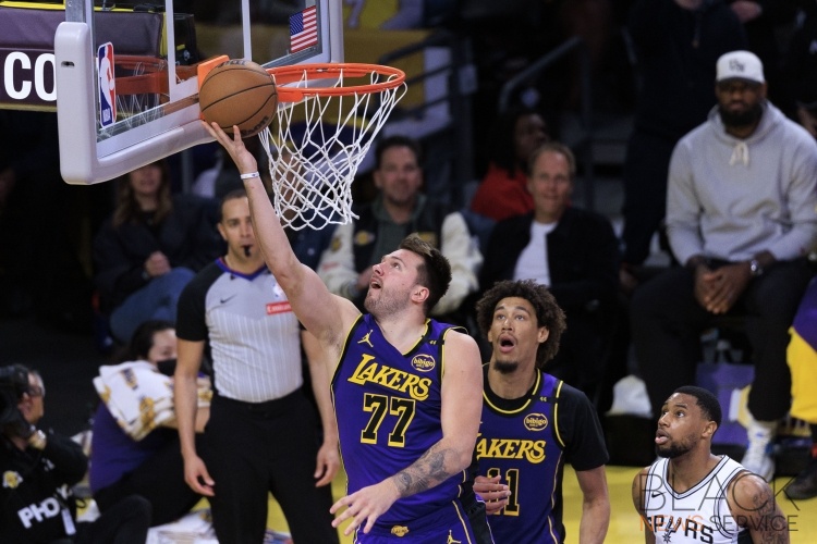 Lakers defeat Spurs, 125-109