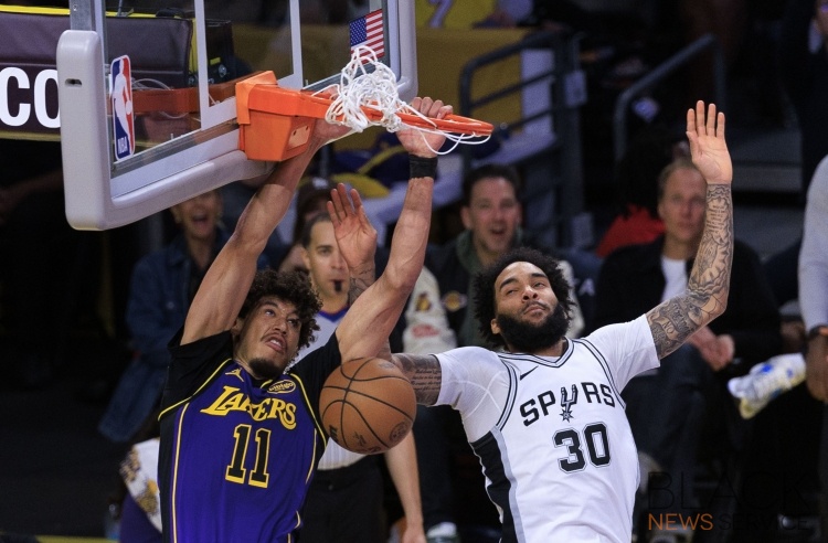 Lakers defeat Spurs, 125-109