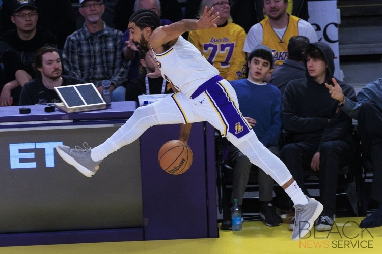 Lakers defeat Suns, 107-96