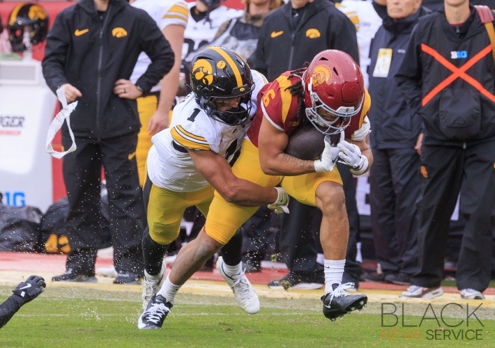 USC defeats Iowa Hawkeyes, 26-21