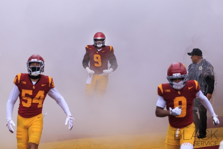 USC defeats Iowa Hawkeyes, 26-21