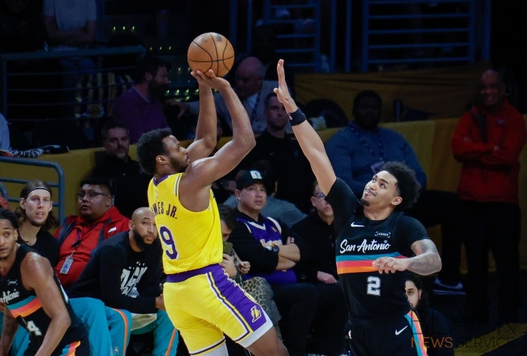 Lakers lose to Spurs, 108-136