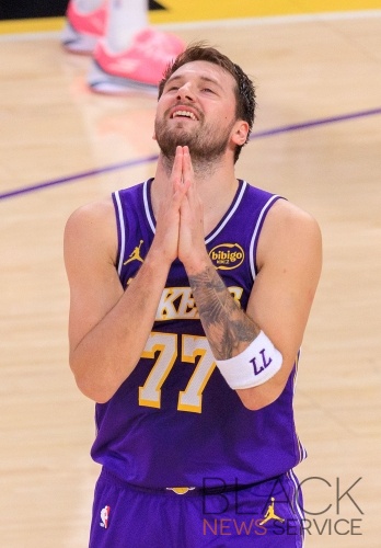 Lakers defeat Nets, 116-99