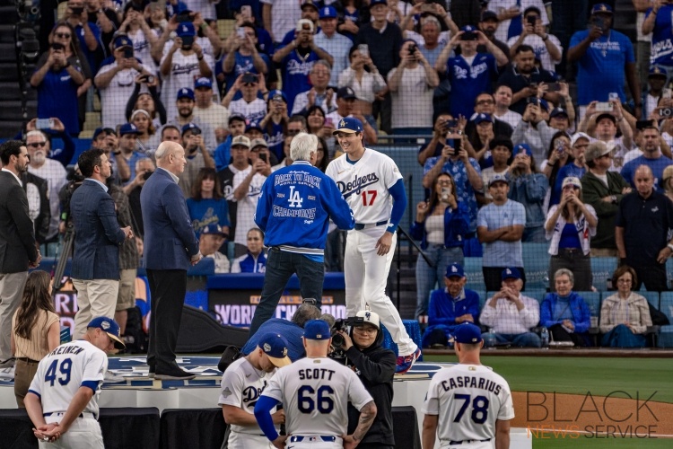 Dodgers Defeat Diamondbacks 5-4 on Ring Night