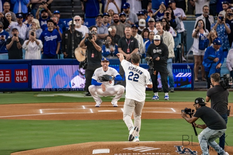 Dodgers Defeat Diamondbacks 5-4 on Ring Night