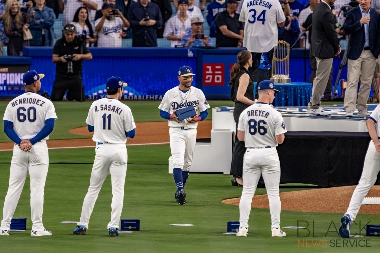 Dodgers Defeat Diamondbacks 5-4 on Ring Night