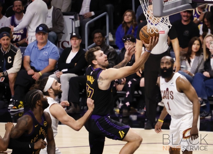 Lakers Defeat Cavs 127-113
