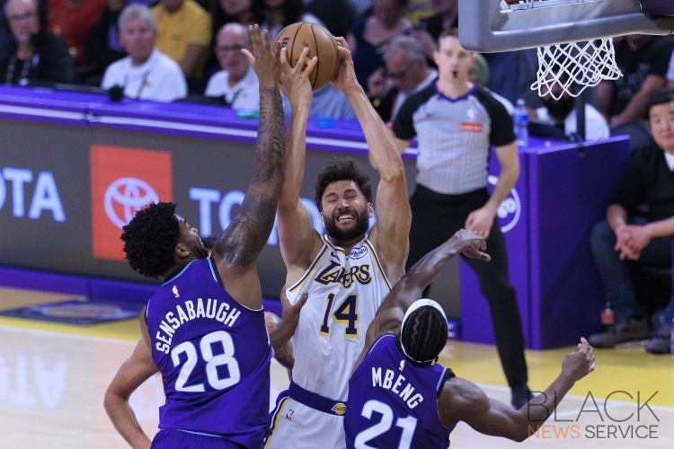 Lakers defeat Jazz, 131-107