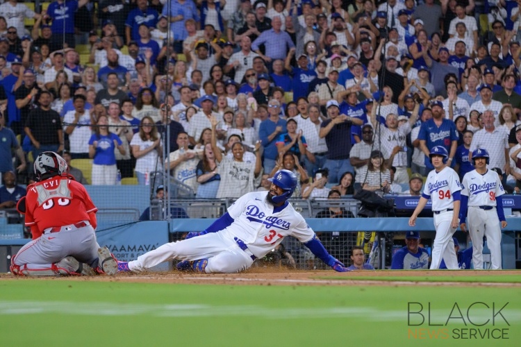 Dodgers defeat Reds, 3-2