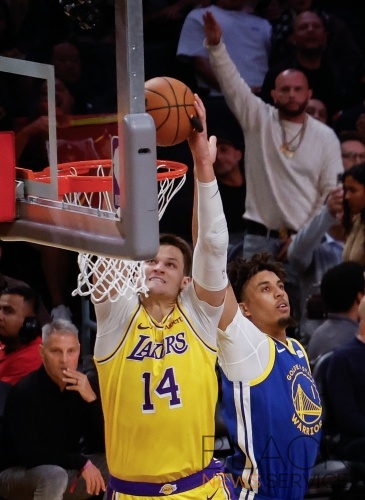 Lakers defeat Warriors, 127-105